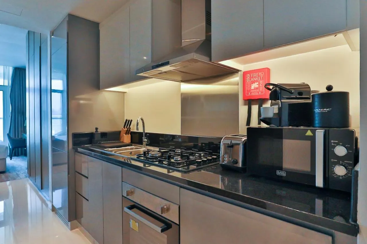 Higuests - Roomy And Chic Studio With Panoramic Canal Views Dubai United Arab Emirates