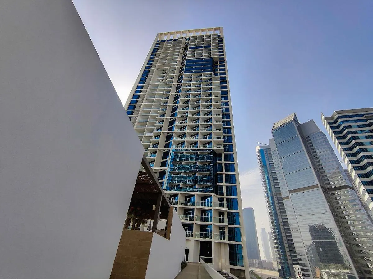 Higuests - Roomy And Chic Studio With Panoramic Canal Views Dubai Apartment